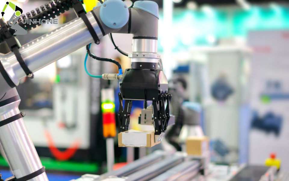 cobot đóng gói hàng hóa
