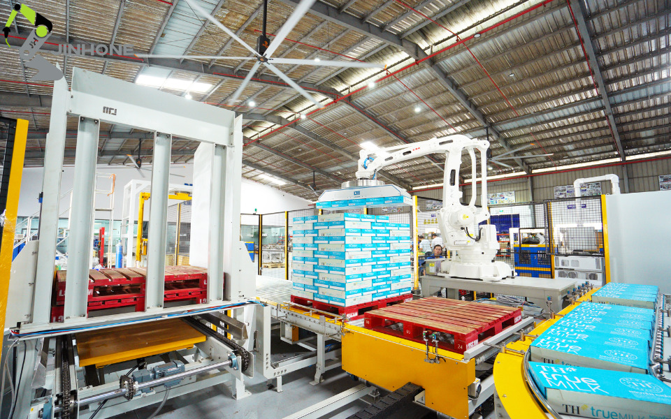 cobot sắp xếp hàng hóa