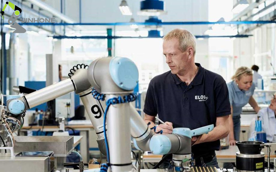 ứng dụng robot 6 trục trong dược phẩm