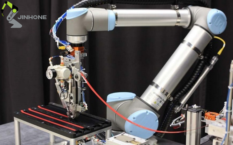 trục thứ 5 của robot 6 trục
